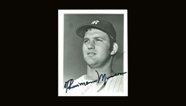 Thurman Munson autographed photo (JSA LOA)